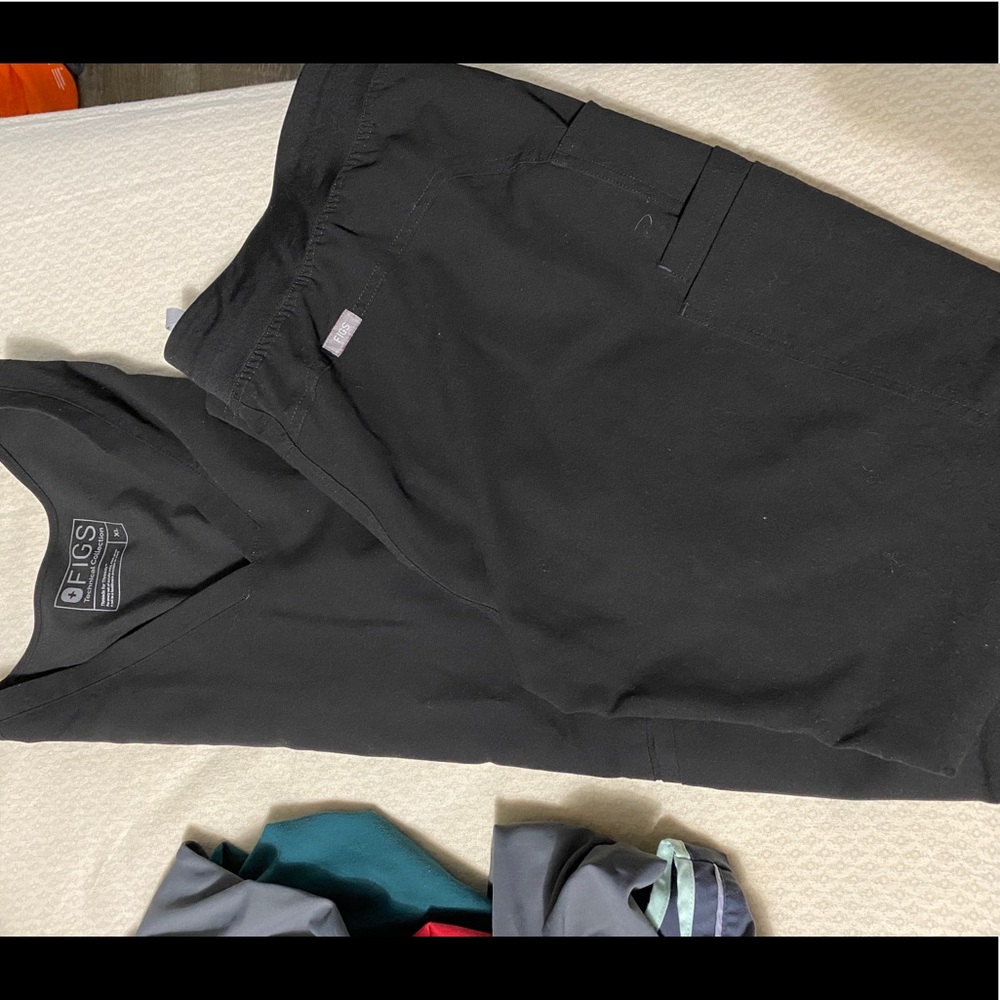 Black figs scrubs set